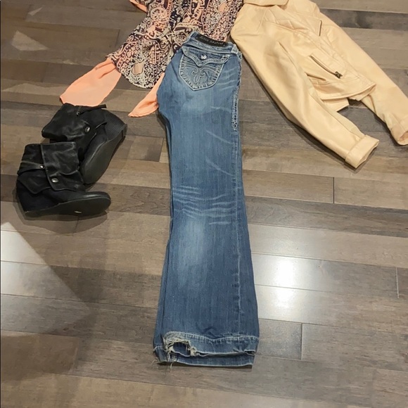 Rock Revival Buckle Jeans - Picture 2 of 4